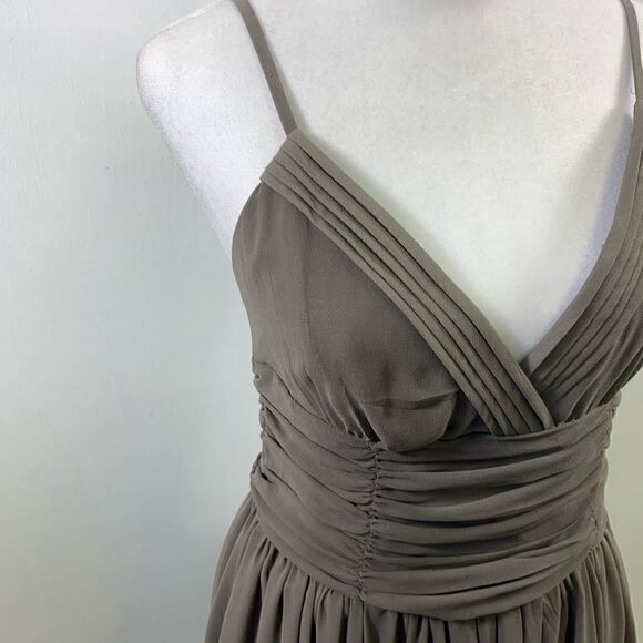 Twelve by Twelve Gray Sleeveless Fit Flare Dress Feathers on Skirt Size M - Picture 6 of 11